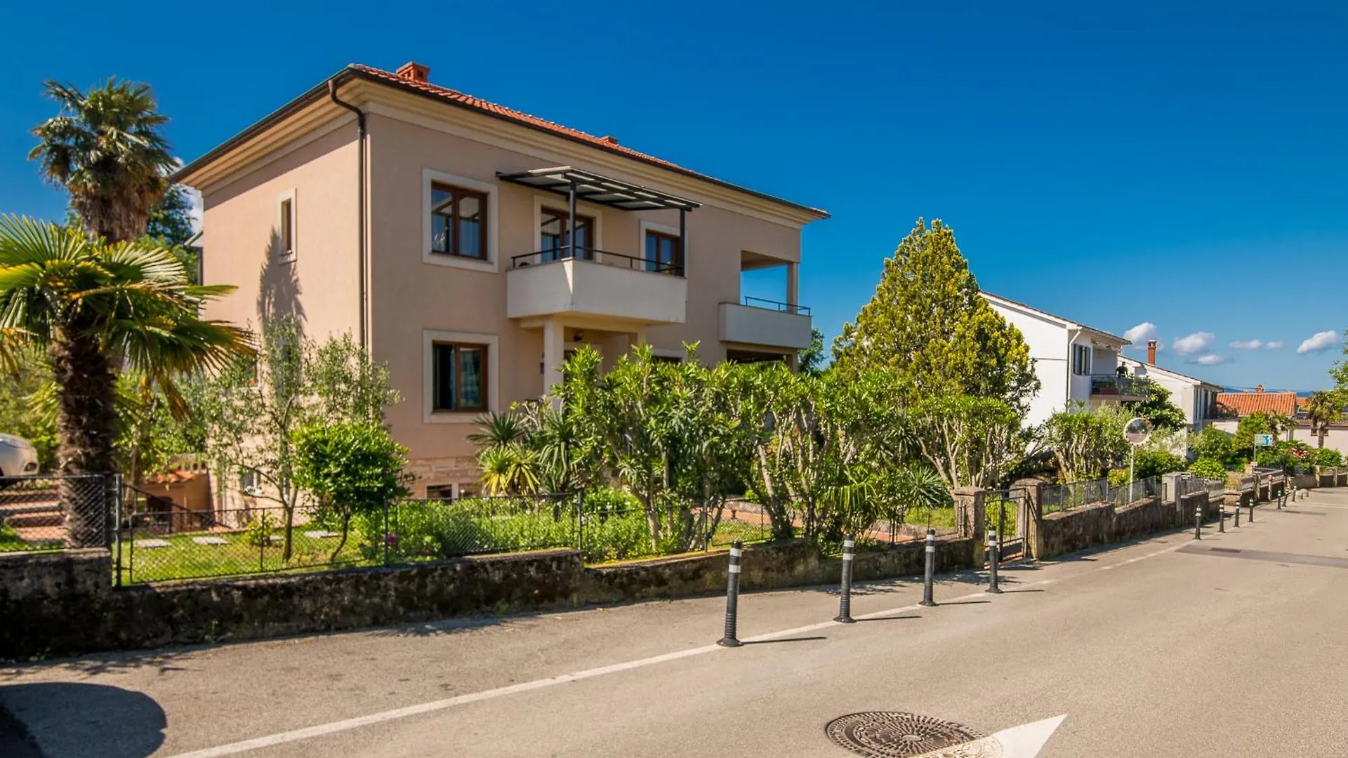 Apartments Katja Njivice
