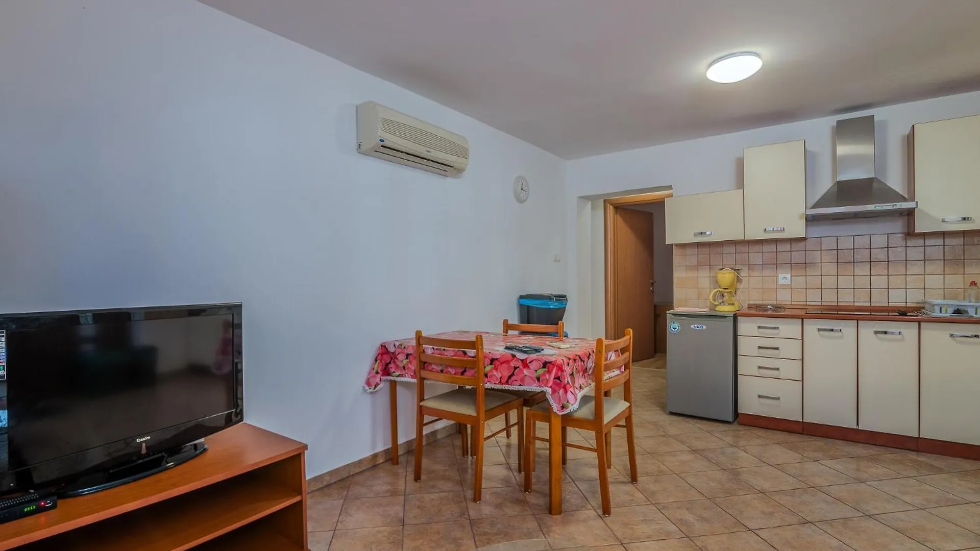 Apartments Katja Njivice